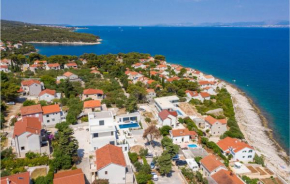 Stunning home in Splitska w/ Outdoor swimming pool and 3 Bedrooms
